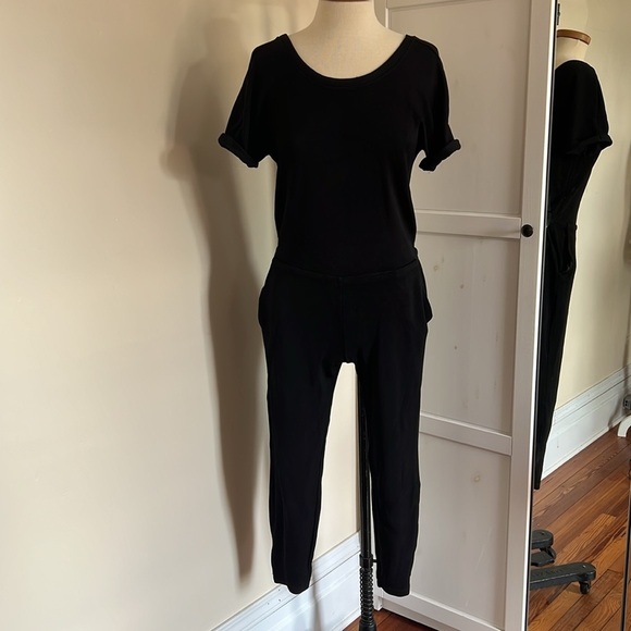 Theory Sorgia Scoop Neck Black Jumpsuit with Modern Minimalist Design Size Small - Picture 3 of 12